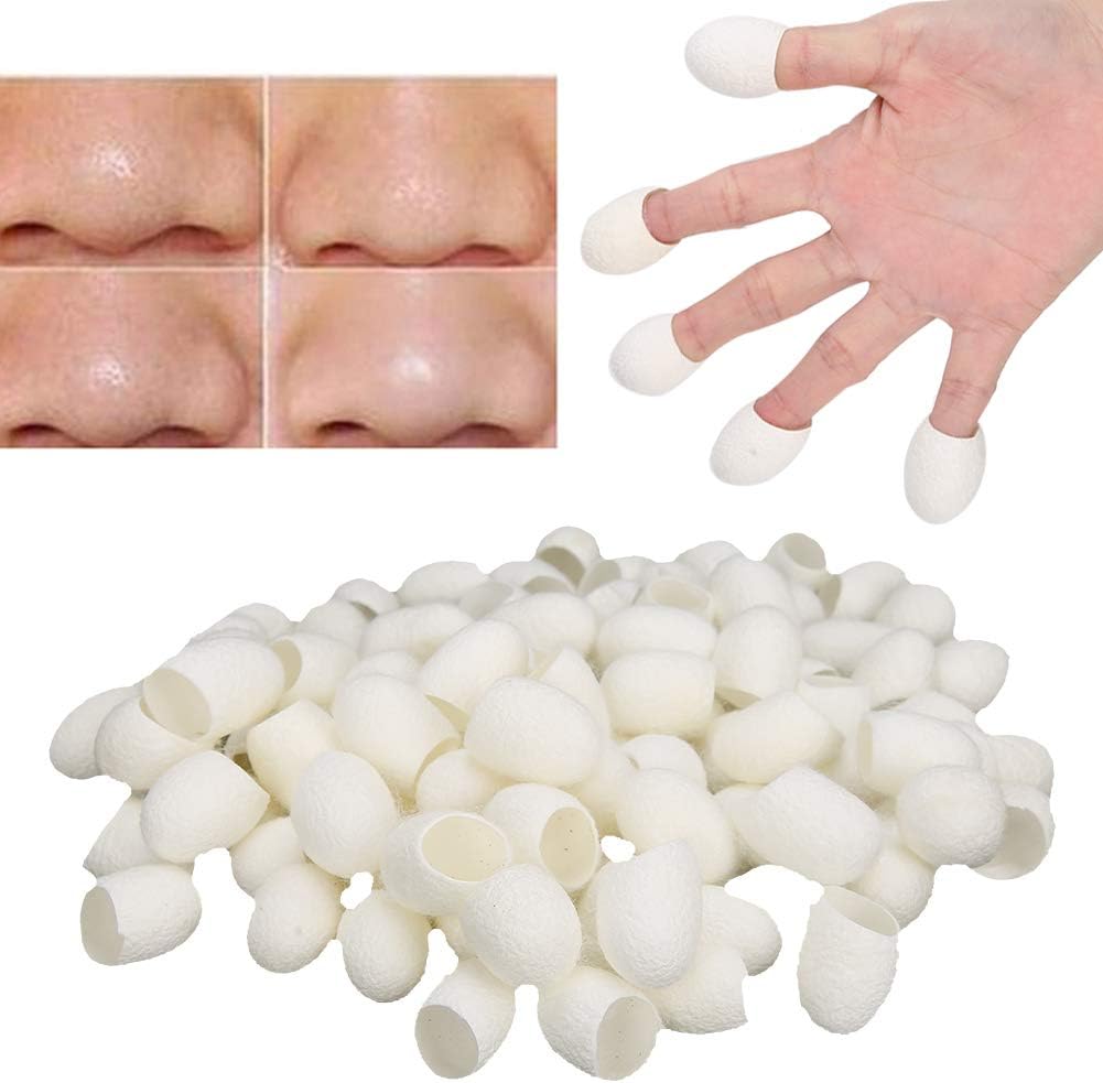 Cocons de soie naturelle visage blancs posés sur doigts avec avant-après nettoyage visage