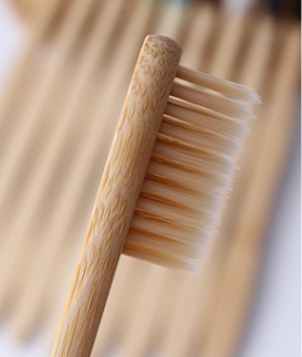 Brosse à dents bambou écologique Flowza avec poils doux et manche naturel en bambou