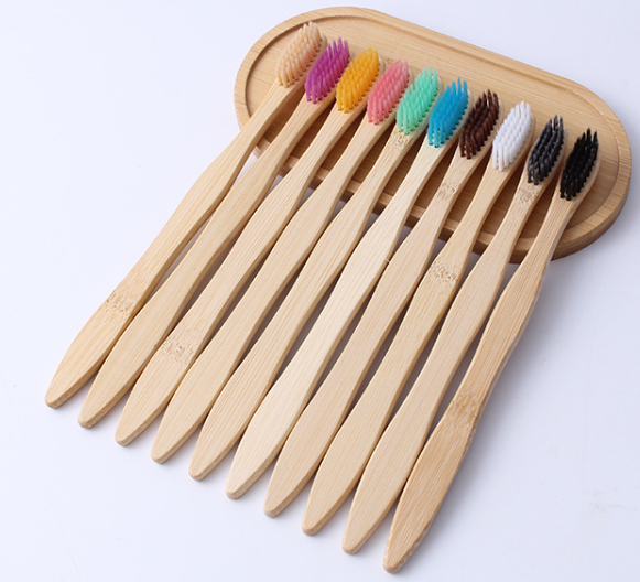 Pack de dix brosses à dents bambou écologique avec poils colorés différentes pour un brossage naturel
